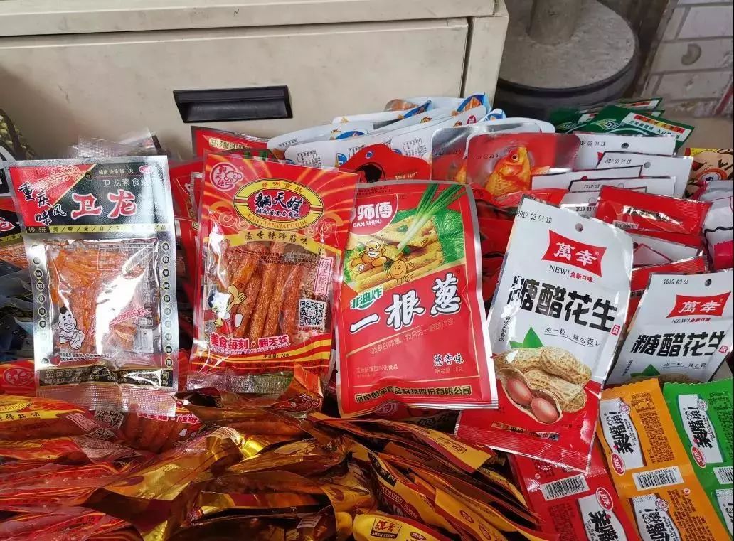 石岐區突擊檢查學校周邊小賣部 經營亂象曝光，建材隱患引關注